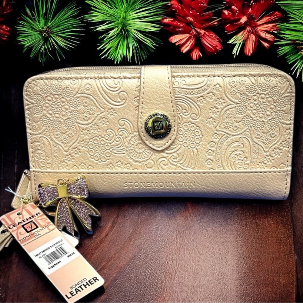 NWT Stone Mountain Paisley Embossed Bonded Leather Wallet Wristlet-Blush